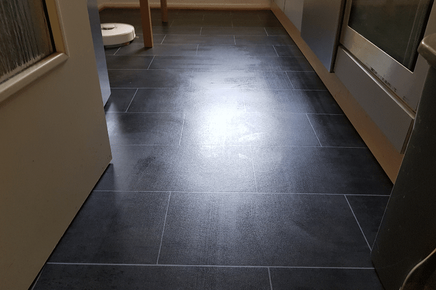 The kitchen floor can be seen after Roborock Q7 Max has mopped it twice.